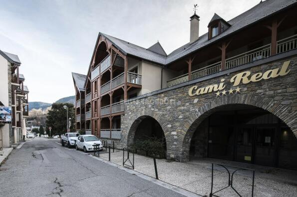 Appartements Avec Piscine Interieure Sauna Parking Etage 1 Au Centre Du Village Dans Residence Cami Real Saint-Lary-Soulan Exterior foto